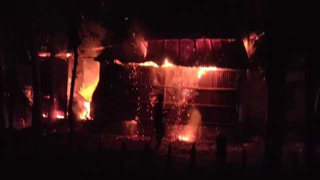 ছাত্রলীগ সভাপতি সাদ্দামের বাড়ির একটি ঘরে আগুন