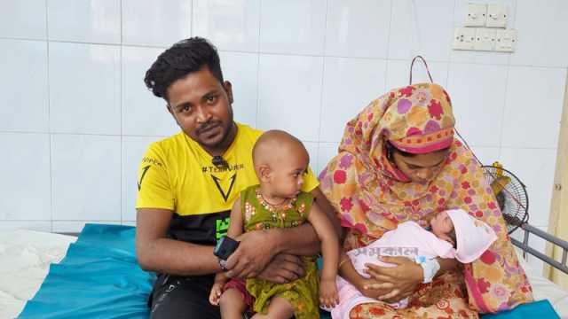 নর্ববষের প্রথম প্রহরে ঘর আলো করে আসা ছোট মেয়েকে চিকিৎসক বানাতে চান রাকিবুল