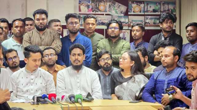 ফ্যাসিবাদ চাপিয়ে দেওয়া কেউ রাজনীতি করার নৈতিক অধিকার রাখে না: আখতার