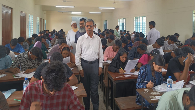 রবীন্দ্র বিশ্ববিদ্যালয়ে ‘সি’ ইউনিটের ভর্তি পরীক্ষা সম্পন্ন