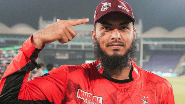 ফজল মাহমুদ ক্যাপ ও তিন লাখ রুপি পেলেন রিশাদ