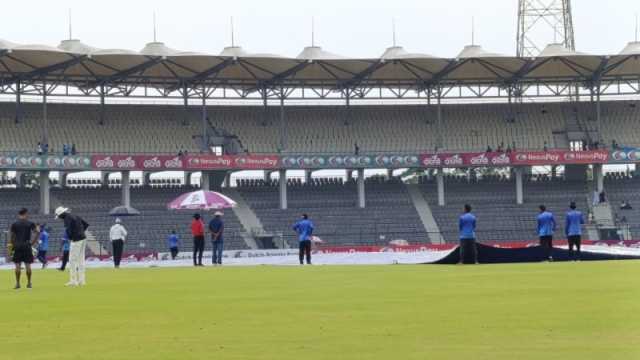 মধ্যাহ্নভোজের পর গুঁড়ি গুঁড়ি বৃষ্টি
