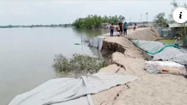 সাতক্ষীরায় বেড়িবাঁধে বড় ফাটল, ঝুঁকিতে ১৫ গ্রামের মানুষ