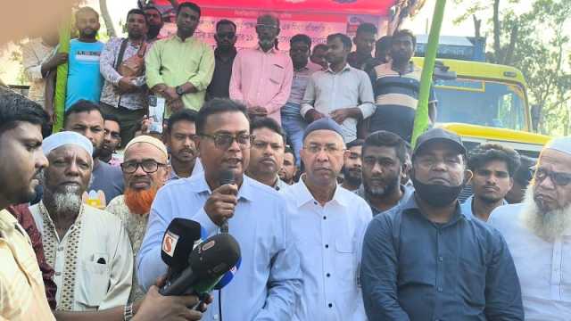 শাটল ট্রেন চালুর আশ্বাসে পাটগ্রামে রেলপথ-মহাসড়ক অবরোধ প্রত্যাহার