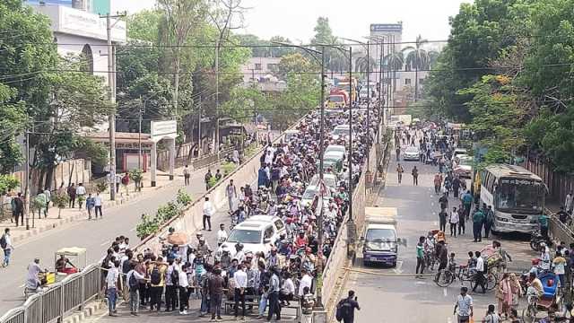 সাতরাস্তায় অবরোধ: যান চলাচলে পুলিশের নতুন নির্দেশনা