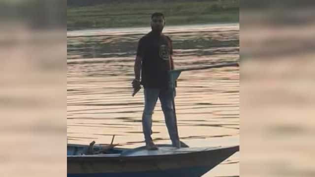 সাভারে চাঁদা না পেয়ে গুলি ছুঁড়ে যাত্রী পারাপারের ট্রলার ছিনতাই, থানায় অভিযোগ
