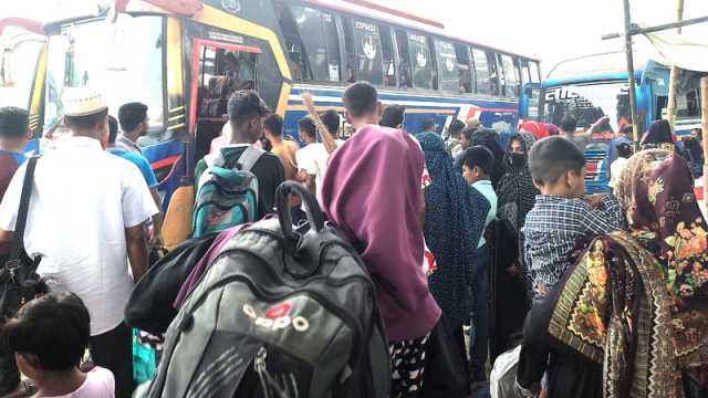 ঢাকায় ফিরতে দ্বিগুণ খরচা বাস-লঞ্চে জিম্মি যাত্রী