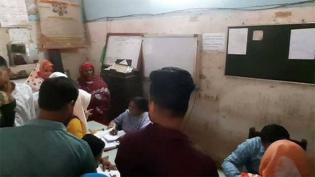 ফুচকা খেয়ে নারী-শিশুসহ হাসপাতালে ভর্তি প্রায় শতাধিক, বিক্রেতা পলাতক