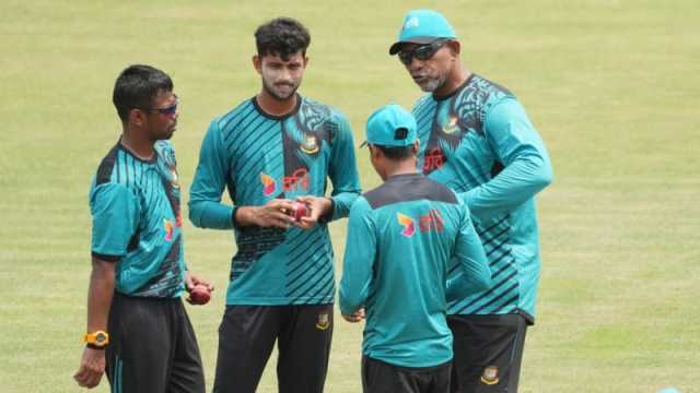 চট্টগ্রাম টেস্টে তিন পেসার নাকি তিন স্পিনার, যা বললেন সিমন্স