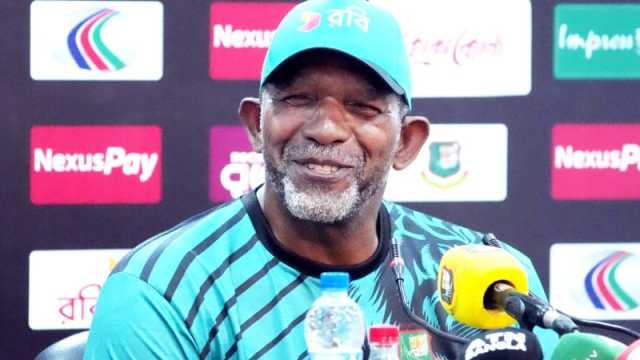 বাংলাদেশের মানুষকে ধৈর্য ধরার অনুরোধ সিমন্সের