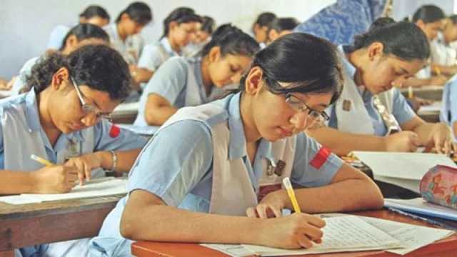 এসএসসি পরীক্ষা পেছানোর দাবি শিক্ষার্থীদের, শিক্ষাবোর্ড বলছে, কোনো সুযোগ নেই