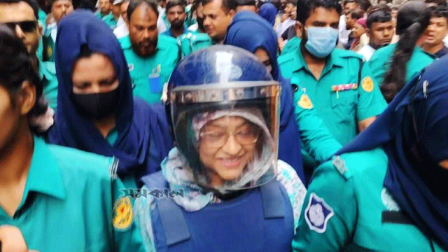 হাসিমুখে হাজতে ঢুকলেন ব্যারিস্টার তুরিন আফরোজ