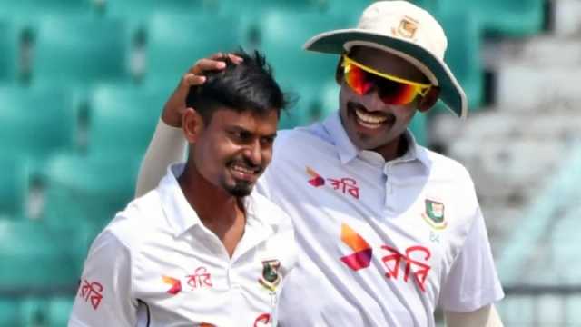 এসেই উইকেট পেলেন তাইজুল
