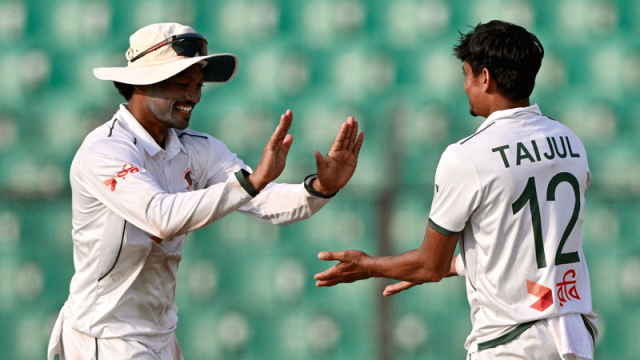 শেষ বেলায় ম্যাচের লাগাম ধরল বাংলাদেশ