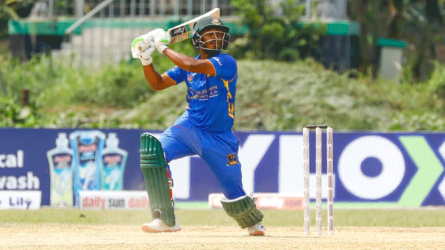 ১৩০ রান তাড়ায় তানজিদের দুর্দান্ত সেঞ্চুরি 