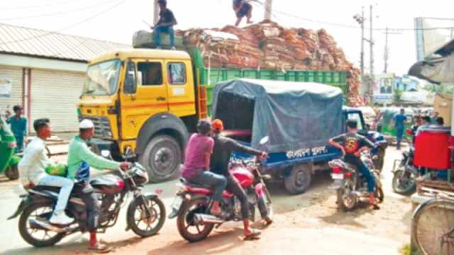 ফেরির সুফল পাচ্ছেন সন্দ্বীপবাসী