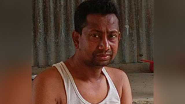 ‘বুকে পাথর বাইন্ধা কবরের সামনে খাড়ইয়া থাহি’