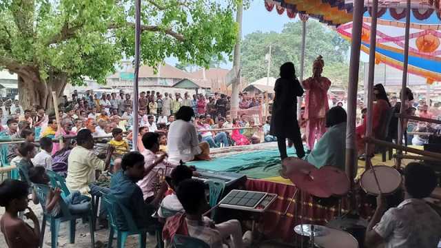কাপাসিয়ায় অবশেষে মঞ্চায়িত হলো ‘আপন-দুলাল’ নাটক