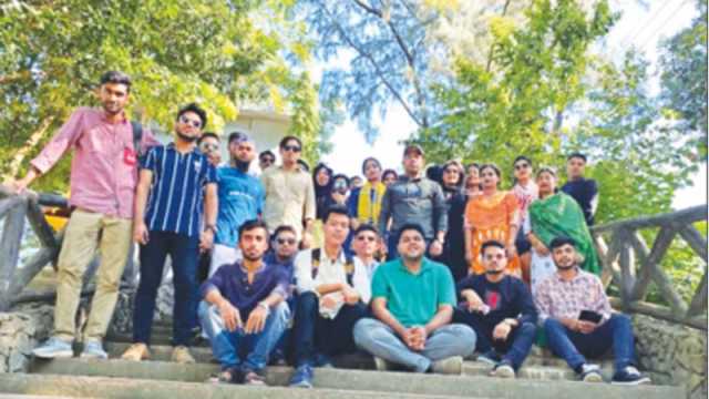 আনন্দের শিক্ষা সফর