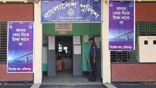 রাতে থানায় গালাগাল পরদিনই মিলল জামিন