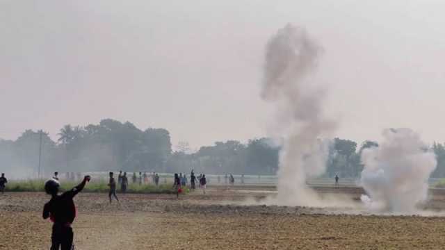 সামান্য উত্তেজনায় ফোটে ককটেল