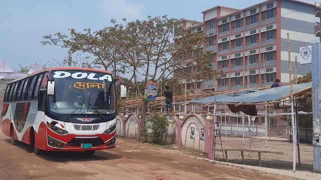অসমাপ্ত আধা কিলোমিটারে দুর্ভোগ
