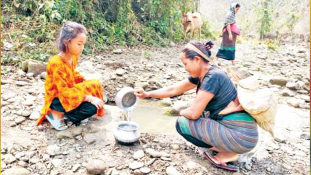 পানি নেই ঝিরি-ঝরনায় সংকটে দুর্গম গ্রামবাসী