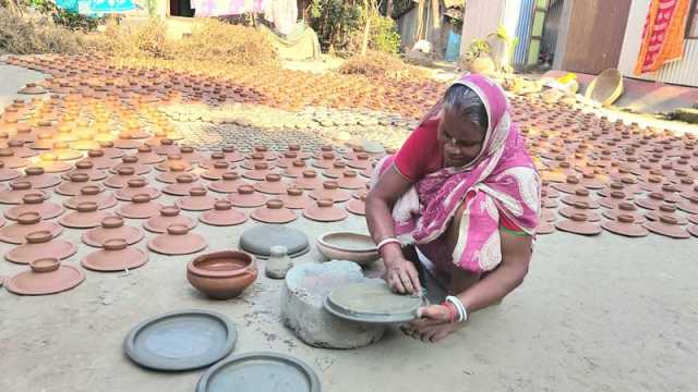 মৃৎশিল্পীদের ব্যস্ততা