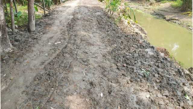ছোট্ট রাস্তা মেরামতের বরাদ্দ গমেও নয়ছয়