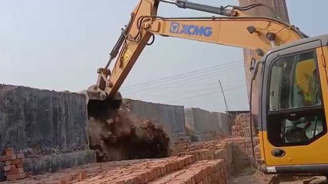 ছাড়পত্র ছাড়াই চলছে ১৭৬ ইটভাটা
