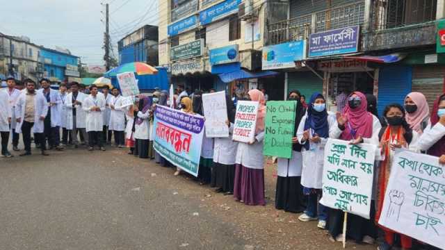 আবারও রাজপথে শিক্ষার্থীরা