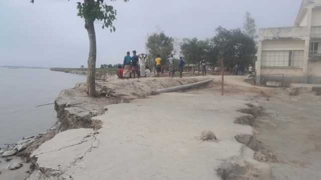 অসময়ে নদীভাঙন আতঙ্কে নির্ঘুম রাত