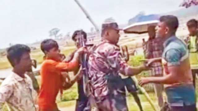 বারবার অভিযান, থামছে না বালু-পাথর চোরাচালান