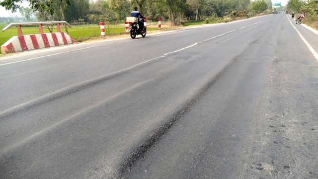 ৮৮২ কোটি টাকার সড়ক মৃত্যুফাঁদ
