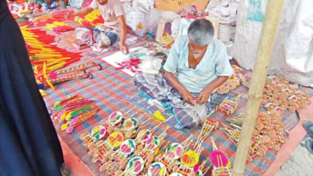 শিশুর আনন্দে স্মৃতির ঝাঁপি খোলে প্রবীণের