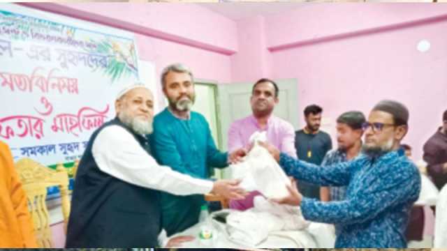 পত্রিকার এজেন্ট ও বিক্রেতারা পেলেন উপহার