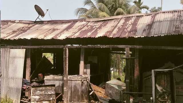 সারাজীবনের সম্বল ১০ মিনিটে পুড়ে শেষ