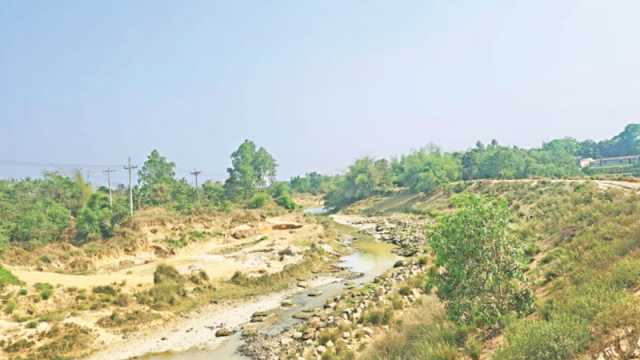 শুকিয়ে মরছে হালদা নদী কৃষি ও মাছের ক্ষতি