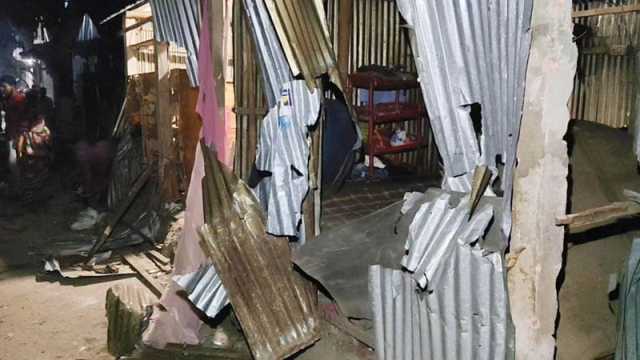 দুই পক্ষের সংঘর্ষে সাধারণ মানুষের বাড়িঘরে লুটপাট
