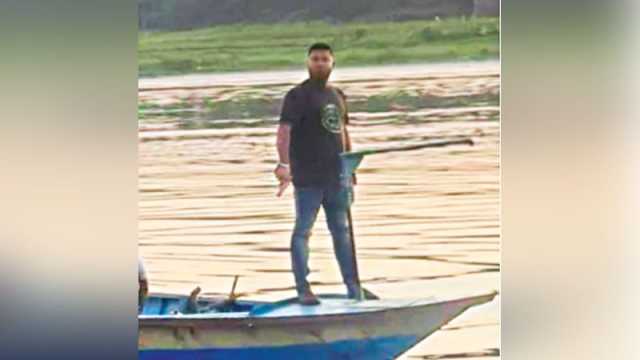 পিস্তল উঁচিয়ে হুঙ্কারের পাল্টা জবাব– ‘আয় গুলি কর’