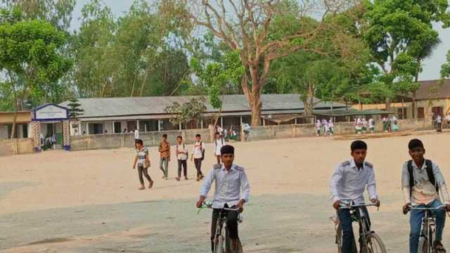 মাঠে ফের হাট বসানোর চেষ্টায় প্রভাবশালীরা