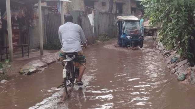 গর্ত না বুঝলেই উল্টায় যান