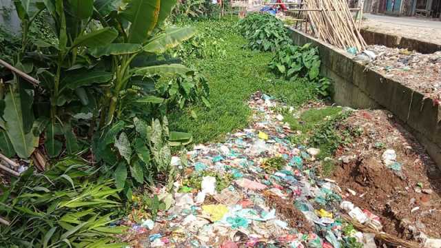 দখলে জঞ্জালে ভরা চার খাল