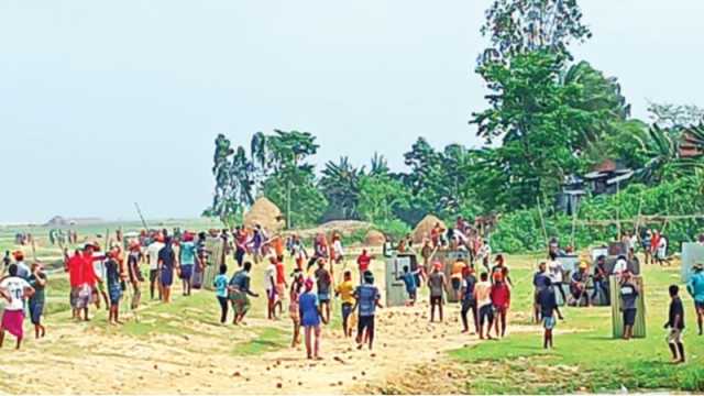 পঞ্চায়েত সমিতির ঘর দখল নিয়ে সংঘর্ষ আহত অর্ধশতাধিক