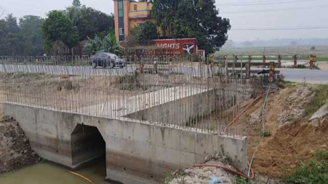 সব বদলে গেছে, শুধু বদলায়নি প্রকল্প
