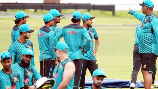 চট্টগ্রামে সিরিজ বাঁচানোর টেস্ট