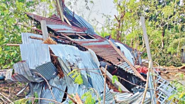 কালবৈশাখীতে ঘরবাড়ি ফসলের ব্যাপক ক্ষতি