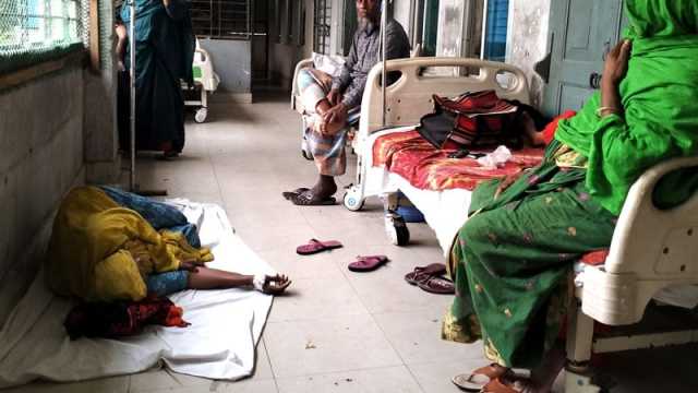 হাসপাতালে ডায়রিয়ার প্রকোপ শয্যা ও স্যালাইন সংকট