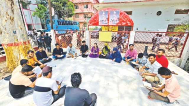 জ্ঞানার্জনে বইয়ের বিকল্প নেই