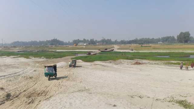 সেতুর অভাবে দুর্ভোগ তিন উপজেলাবাসীর
